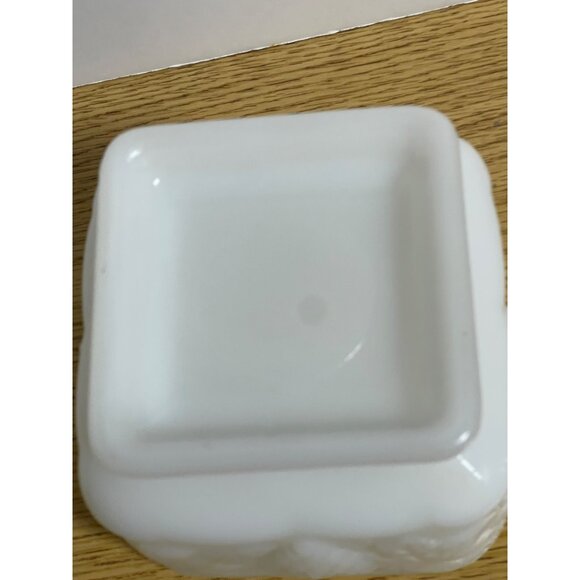 Anchor Hocking Milk Glass Grape Pattern Square Dish 4" - Picture 8 of 8